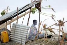 A displaced woman sits at her improvised shelter in the Buzi region after the passage of cyclone Idai in central Mozambique, 27 March 2019. 