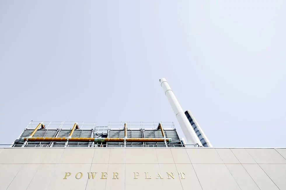 floating power plant – License: Public Domain Credit: © Scott Webb